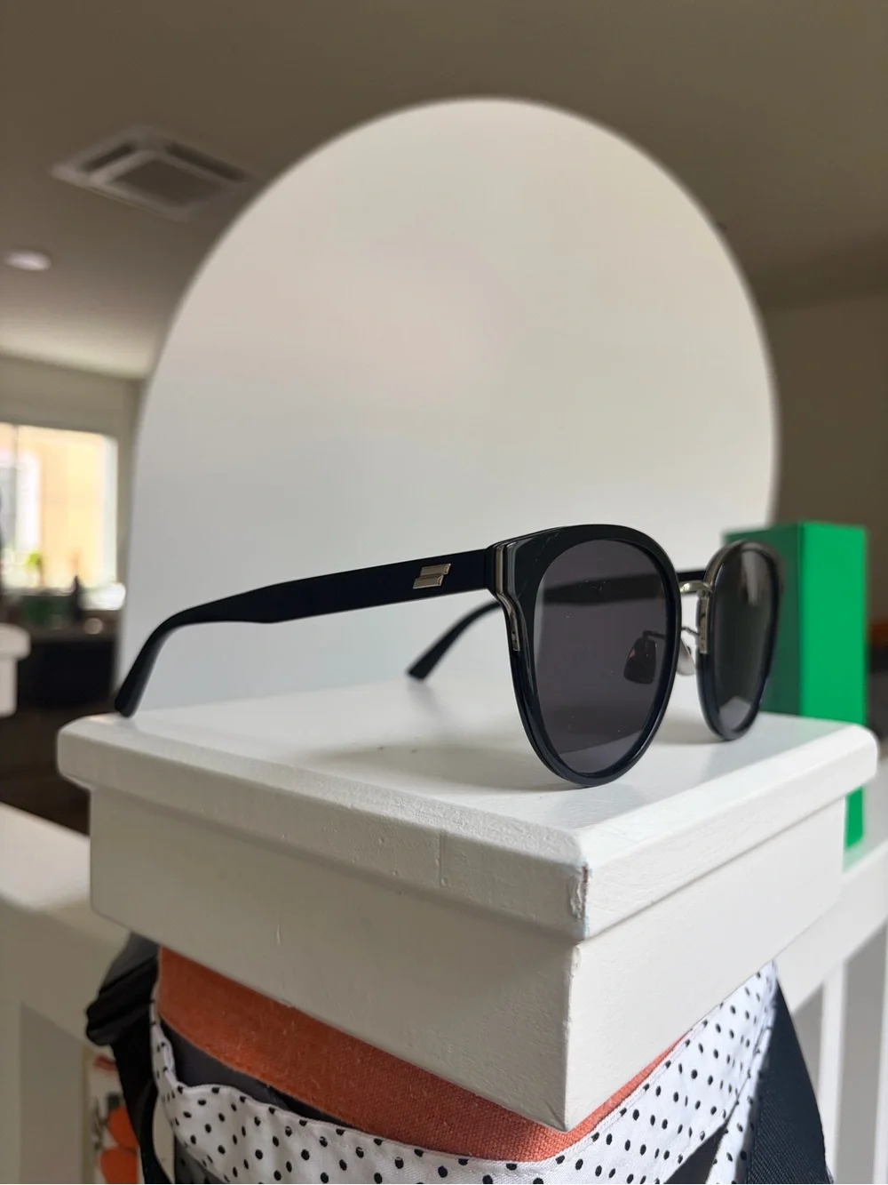 Bottega Veneta Black Round-Edge Sunglasses